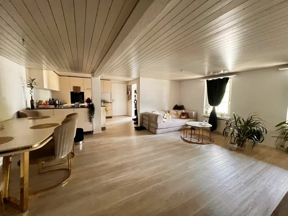 Grosszügige 3.5-Zimmer-Wohnung mit Garage & Top-Verkehrsanbindung in Othmarsingen