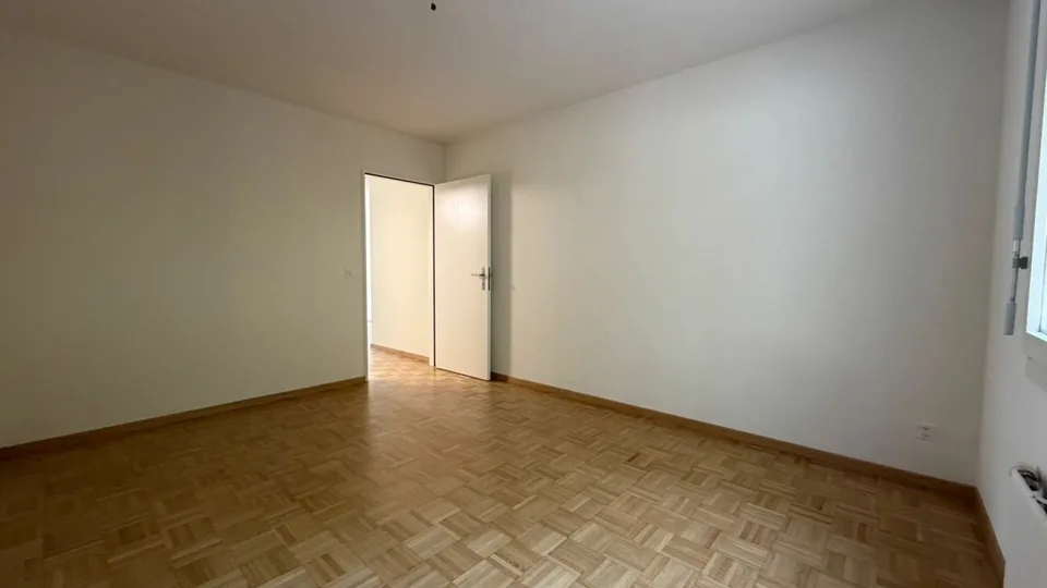Neu renovierte 3.5-Zimmer-Wohnung mit grossem privatem Sitzplatz - Wohnen in attraktiver Basler Lage – Foto 7 von 11