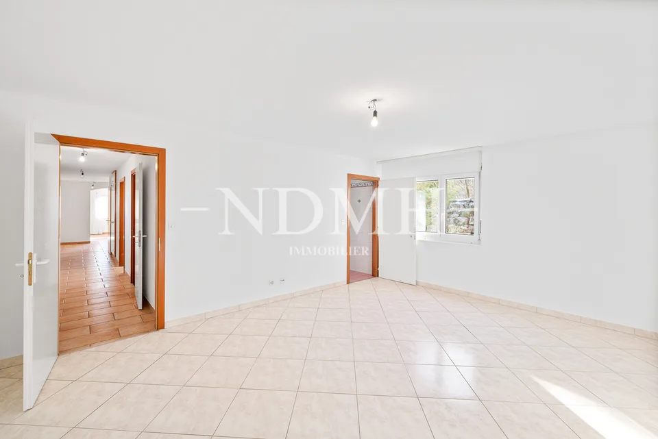 Large villa with two independent apartments – photo 6 of 24