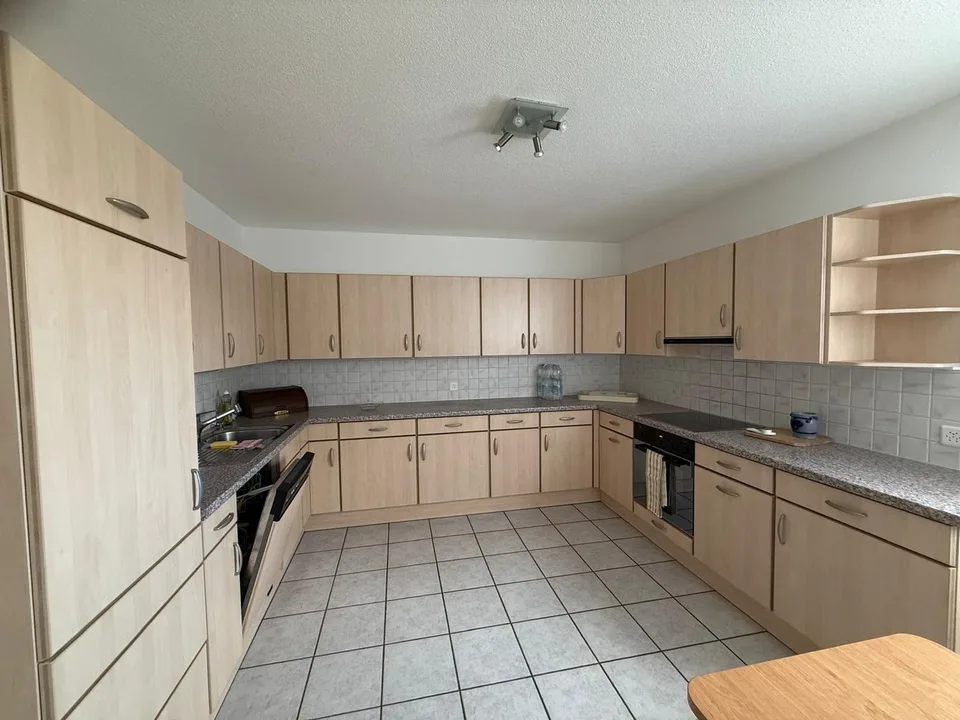 Ampio appartamento di 5,5 locali con balcone e bella vista a Obergösgen – foto 4 di 15