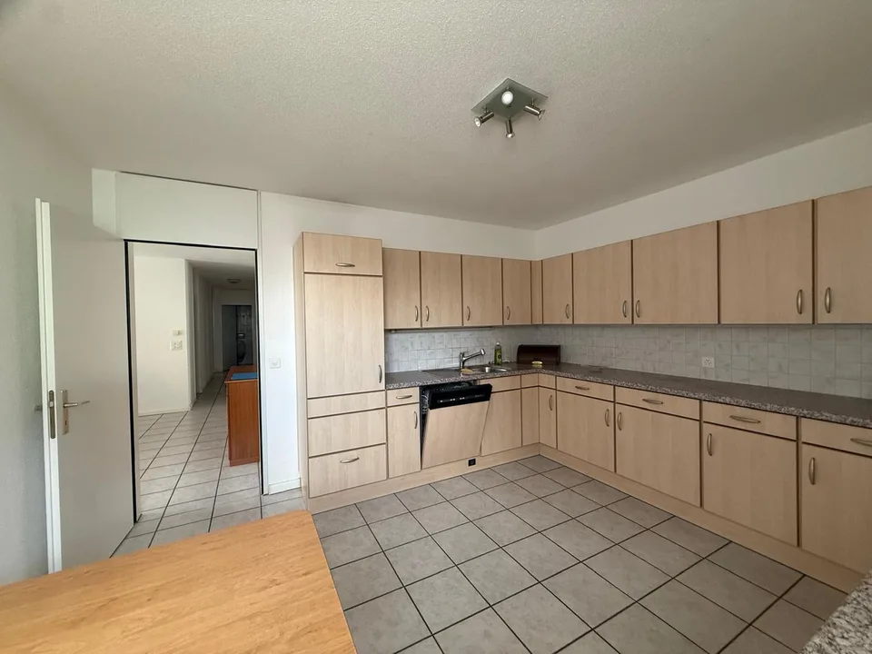 Ampio appartamento di 5,5 locali con balcone e bella vista a Obergösgen – foto 5 di 15
