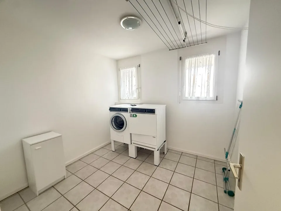 Ampio appartamento di 5,5 locali con balcone e bella vista a Obergösgen – foto 13 di 15