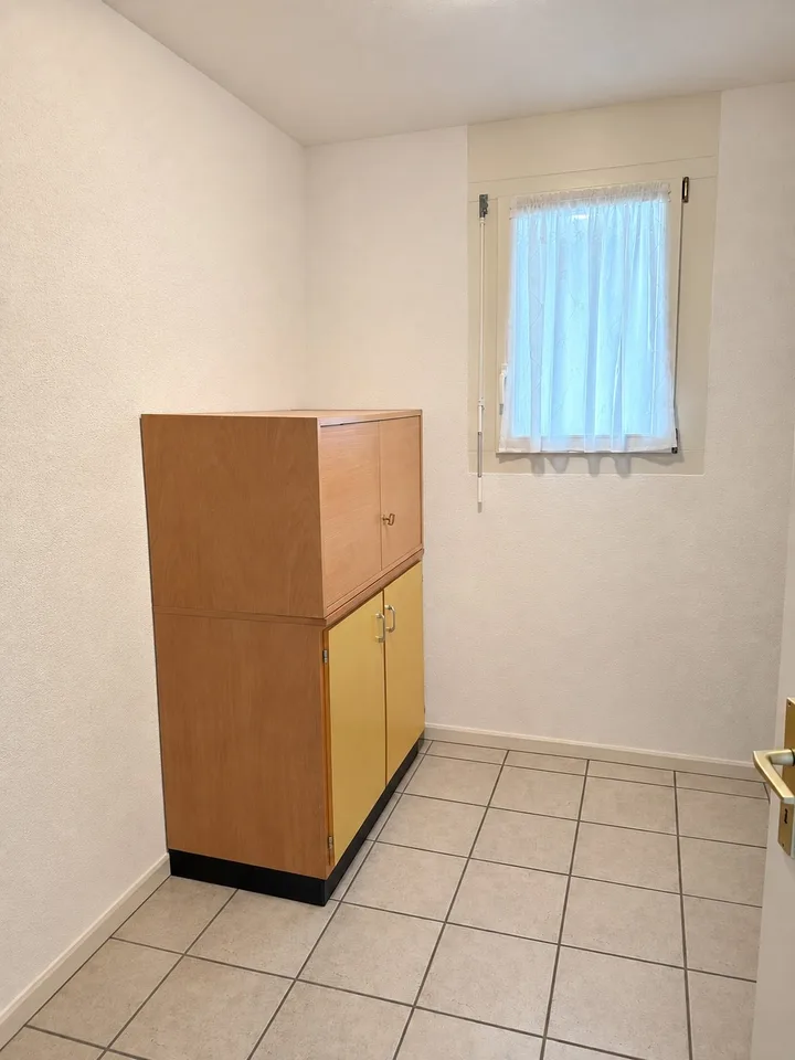 Ampio appartamento di 5,5 locali con balcone e bella vista a Obergösgen – foto 14 di 15