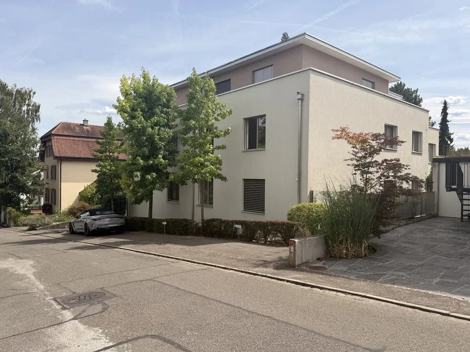 3.5 ZI' EIGENTUMSWOHNUNG MIT MEHRZWECKRAUM AN ZENTRALER LAGE IM GRÜNEN – Foto 3 von 10