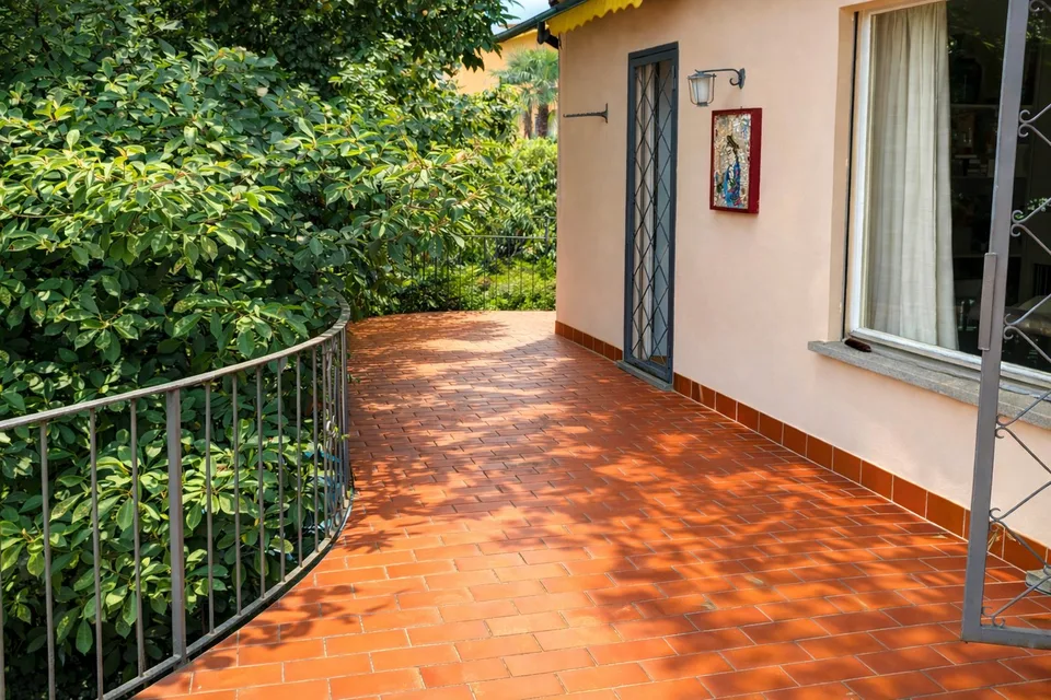 Villa mit Pool in Massagno – seltene Gelegenheit mit großem Potenzial – Foto 7 von 7