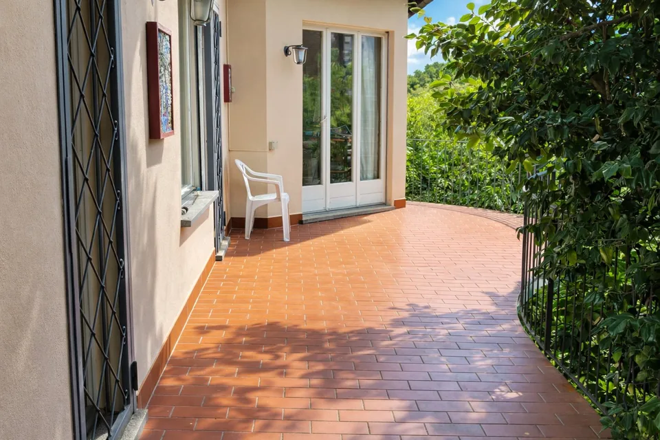 Villa mit Pool in Massagno – seltene Gelegenheit mit großem Potenzial – Foto 6 von 7
