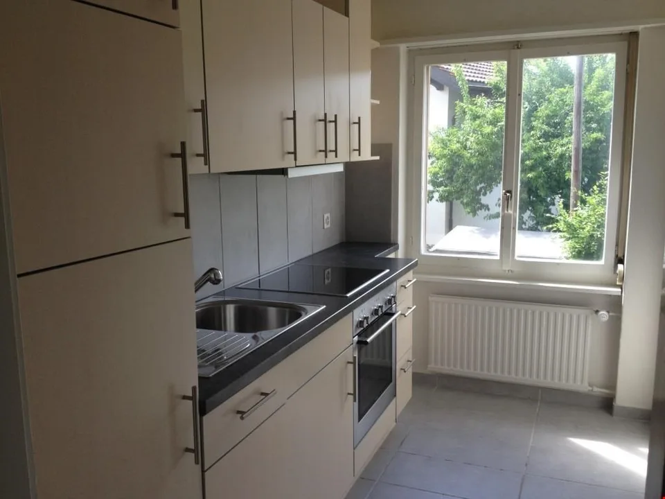 4-bedroom apartment in a quiet and family-friendly location in Brügg – photo 4 of 10