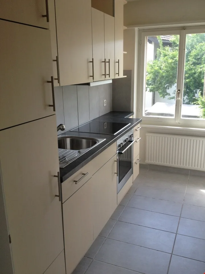 4-bedroom apartment in a quiet and family-friendly location in Brügg – photo 3 of 10