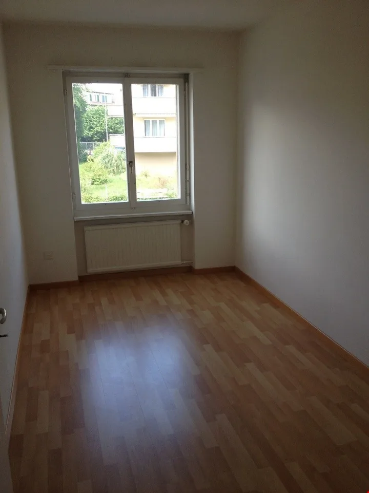 4-bedroom apartment in a quiet and family-friendly location in Brügg – photo 7 of 10