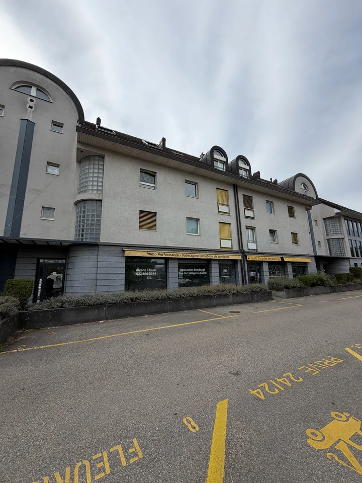 Interior parking space - Ideal location in Gland city center – photo 3 of 7