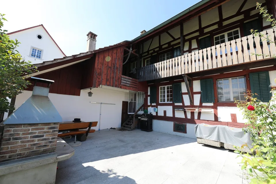 Maison de famille charmante de 5,5 pièces avec jardin, étang et coin salon idyllique