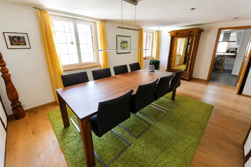 Maison de famille charmante de 5,5 pièces avec jardin, étang et coin salon idyllique