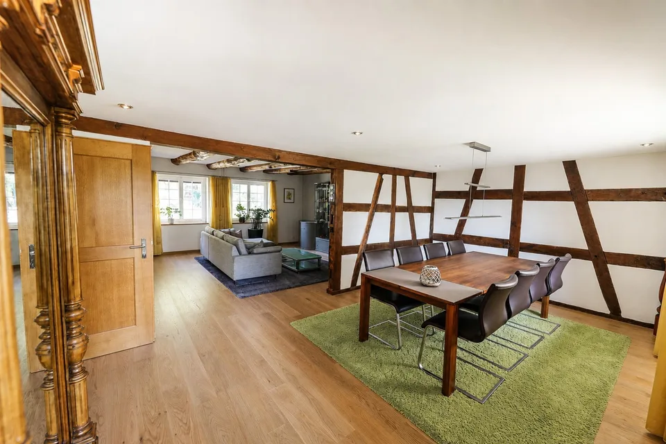 Maison de famille charmante de 5,5 pièces avec jardin, étang et coin salon idyllique