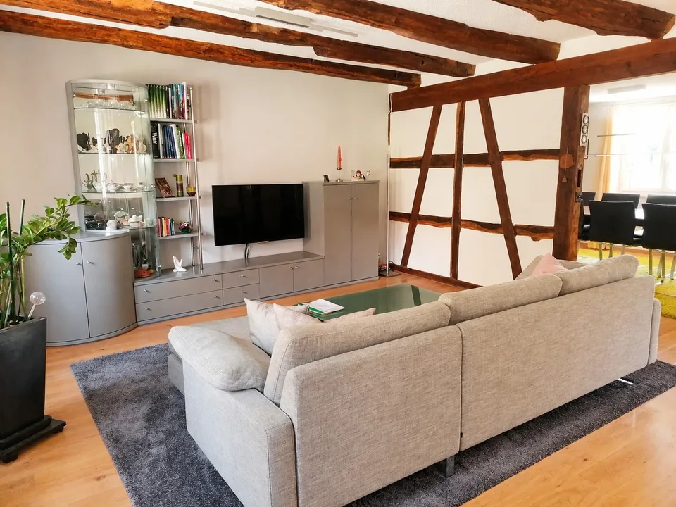 Maison de famille charmante de 5,5 pièces avec jardin, étang et coin salon idyllique
