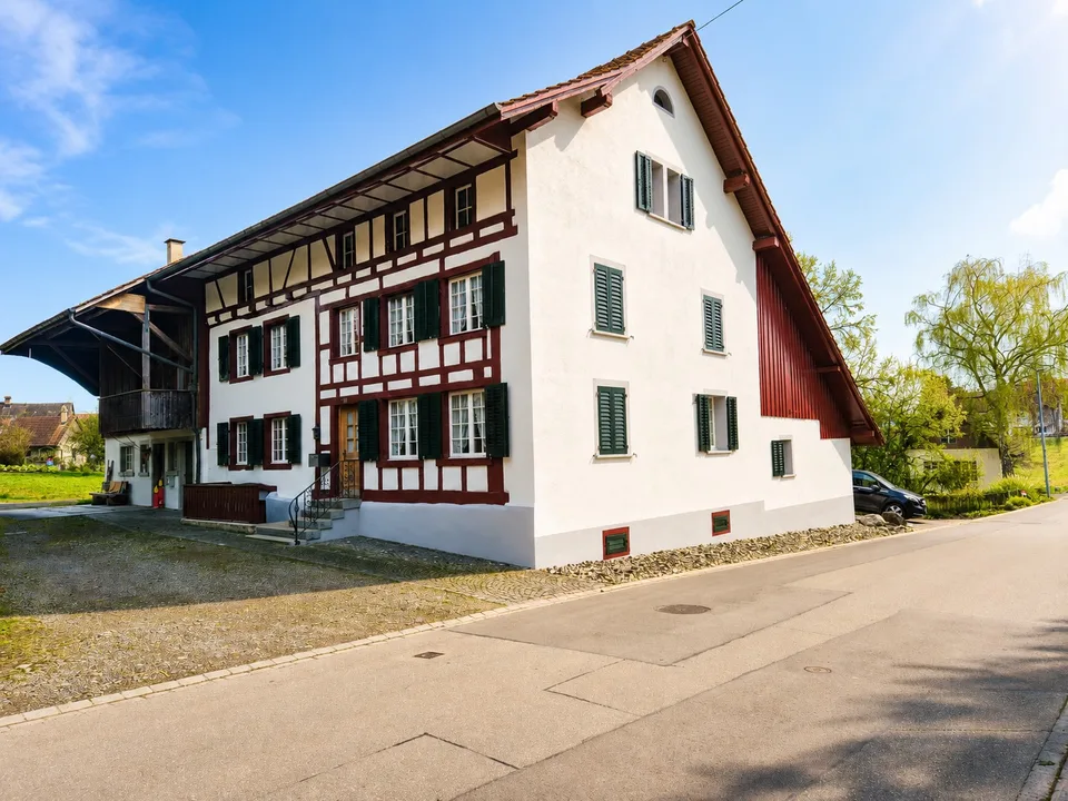 Maison de famille charmante de 5,5 pièces avec jardin, étang et coin salon idyllique