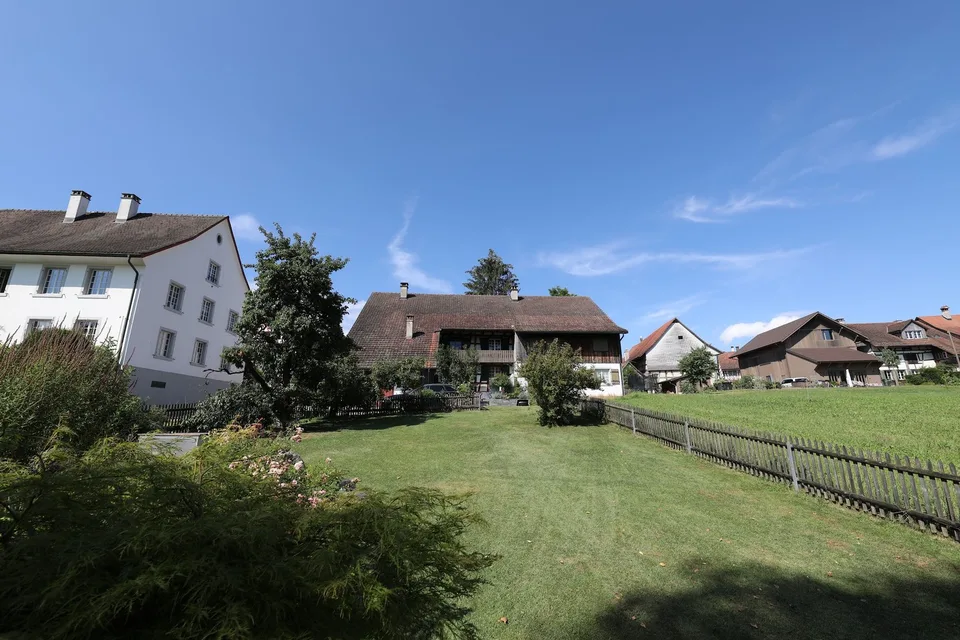 Maison de famille charmante de 5,5 pièces avec jardin, étang et coin salon idyllique