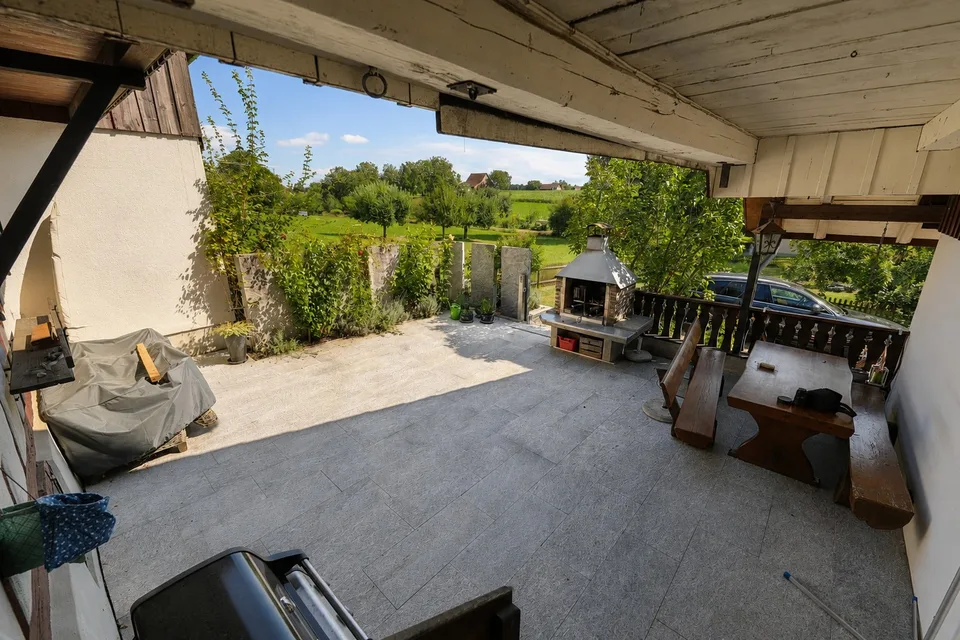 Maison de famille charmante de 5,5 pièces avec jardin, étang et coin salon idyllique