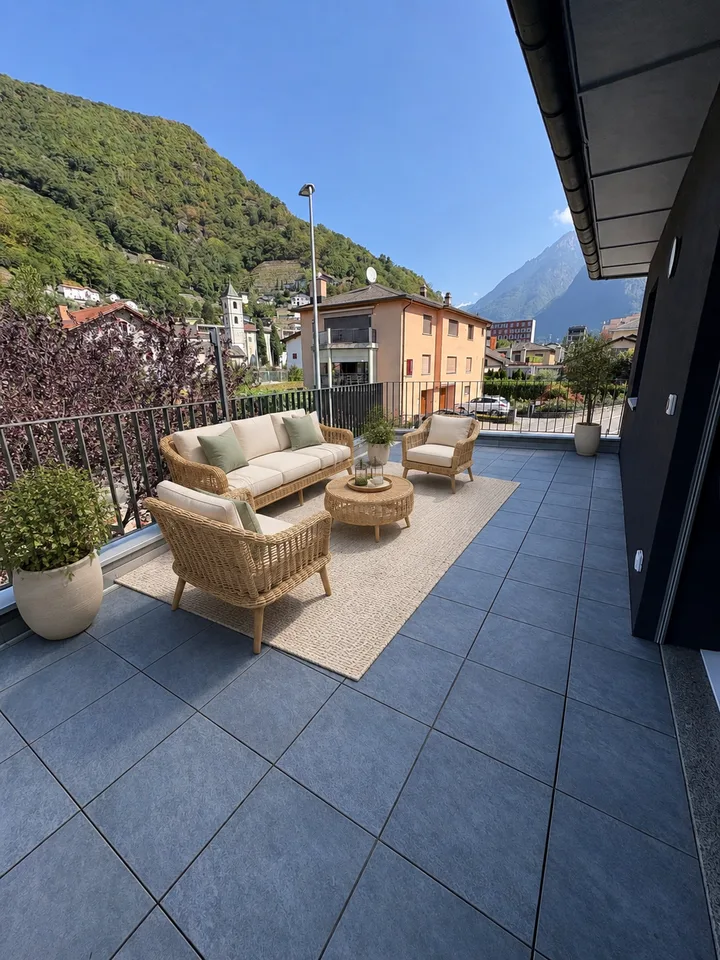 Casa monofamigliare con terrazzo e giardino in centro a Roveredo