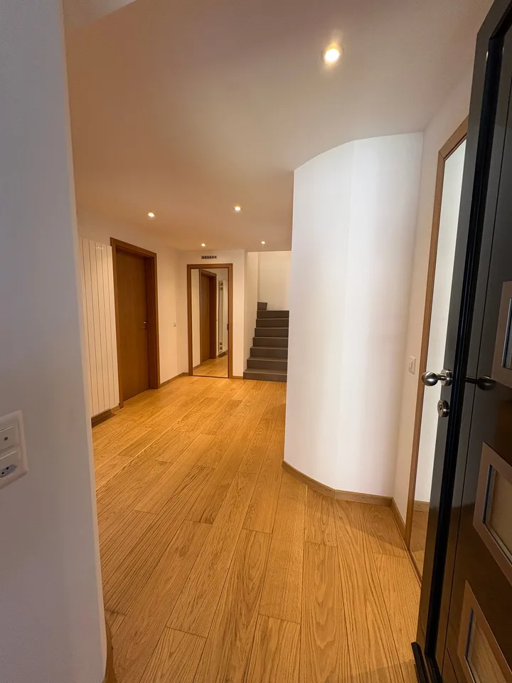 Casa monofamigliare con terrazzo e giardino in centro a Roveredo