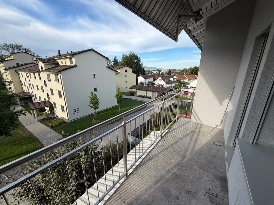 Available now: Bright 3.5-room apartment with balcony in Rüti ZH