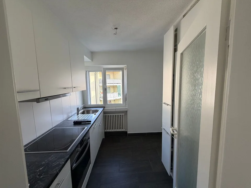 Available now: Bright 3.5-room apartment with balcony in Rüti ZH