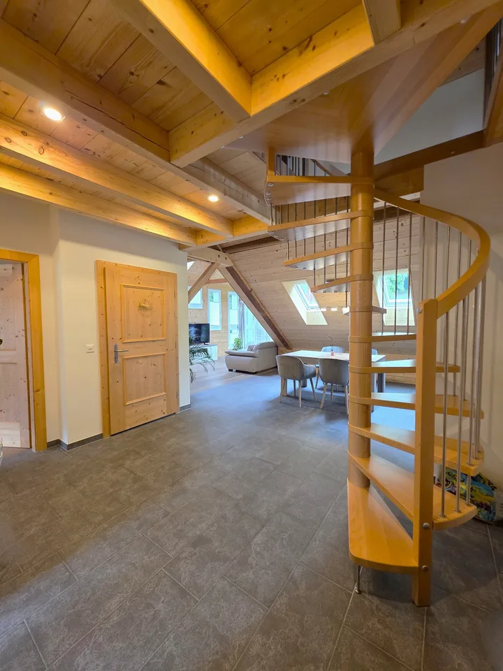 Natural living under the roof – stylish 4.5-room apartment with flair