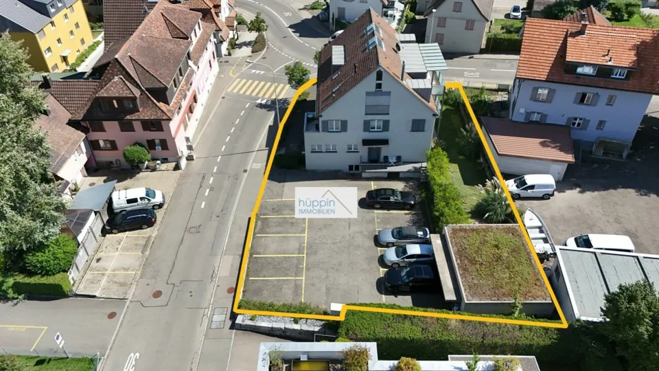 Maison multifamiliale attractive avec réserve de terrain constructible - rendement et potentiel de développement – photo 2 sur 7