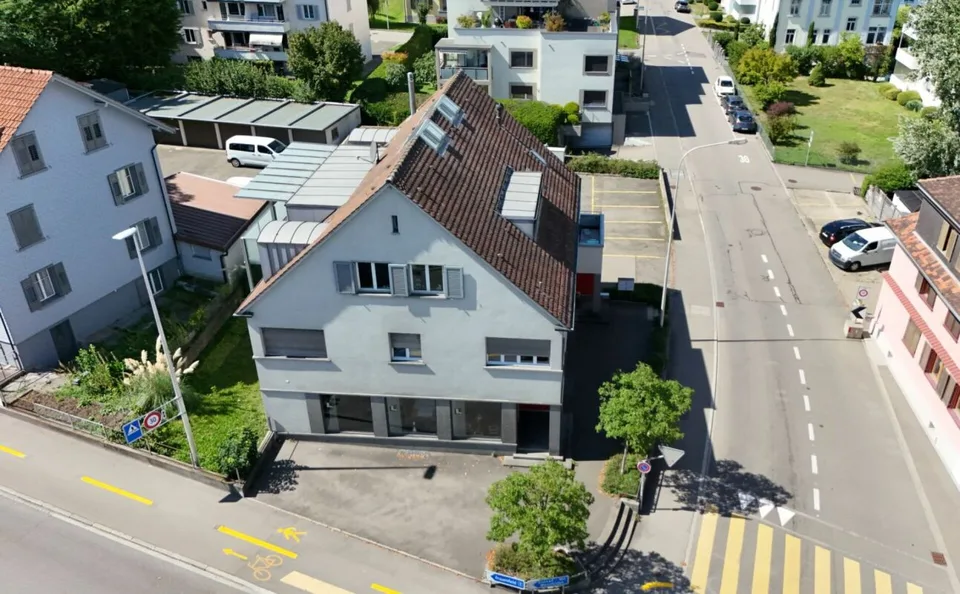 Maison multifamiliale attractive avec réserve de terrain constructible - rendement et potentiel de développement – photo 5 sur 7