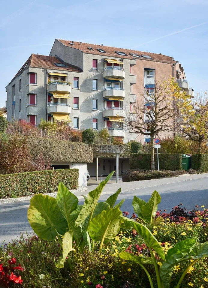 Parkplatz Innenraum Motorrad – Foto 2 von 2