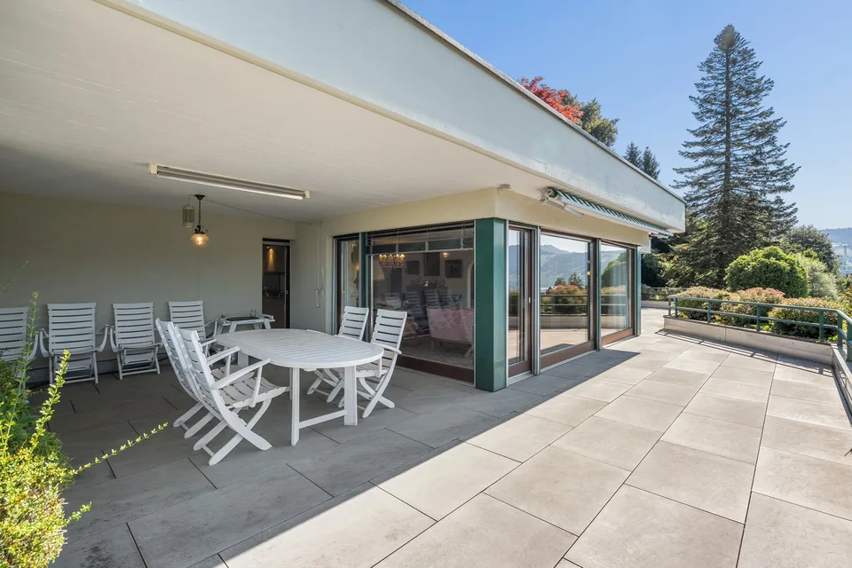 Un foyer avec vue, terrasse spacieuse & vue sur le lac d'Ägeri – photo 3 sur 11