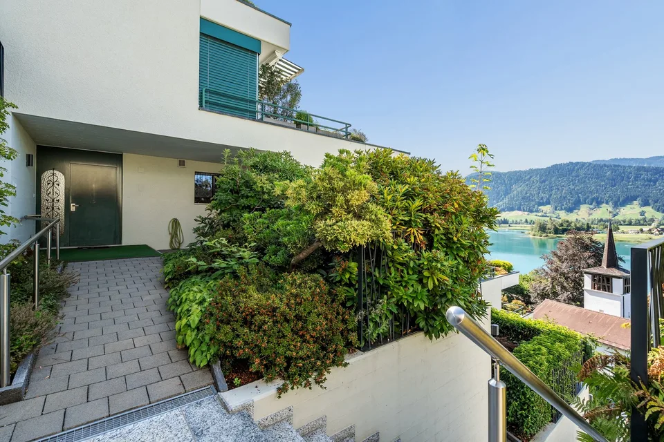 Un foyer avec vue, terrasse spacieuse & vue sur le lac d'Ägeri – photo 9 sur 11