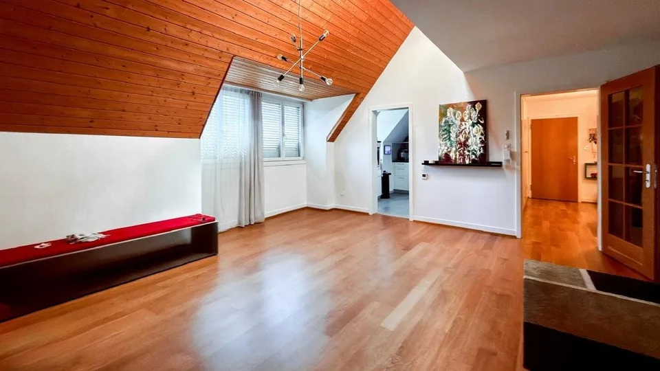 6.5-Zimmer-Maisonettewohnung mit Cheminée und zwei Balkonen in Riehen