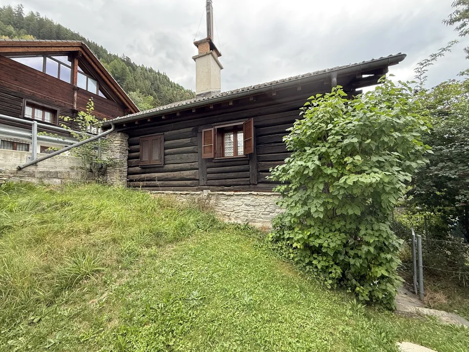 Schönes Häuschen mit Garten und Parkplätzen – Foto 2 von 13