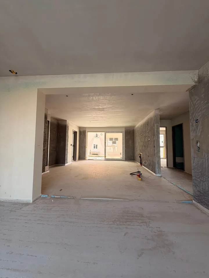 Appartement de 2,5 pièces dans un immeuble moderne au rez-de-chaussée, situé dans un endroit attrayant à Bellach