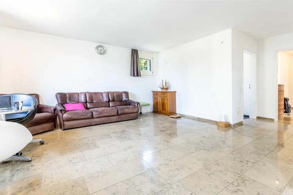 Geräumige 4.5-Zimmerwohnung mit Balkon, Gartensitzplatz und Hobbyraum – Foto 5 von 16