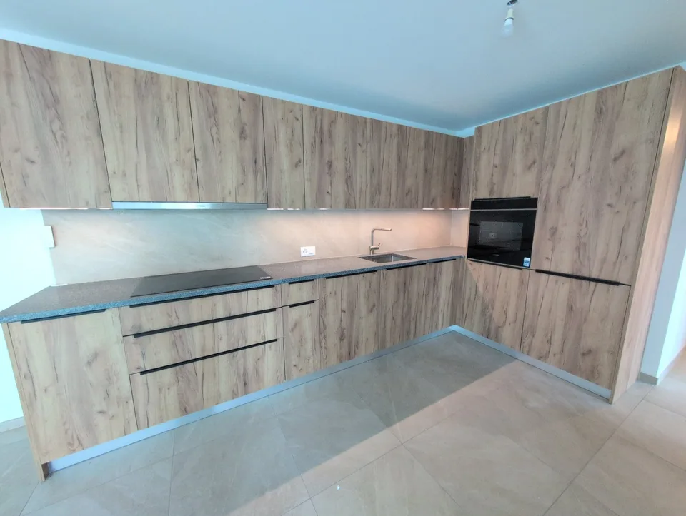 Schöne Gelegenheit! Sehr schönes 3-Zimmer-Apartment mit Terrasse, zu vermieten in Saxon!