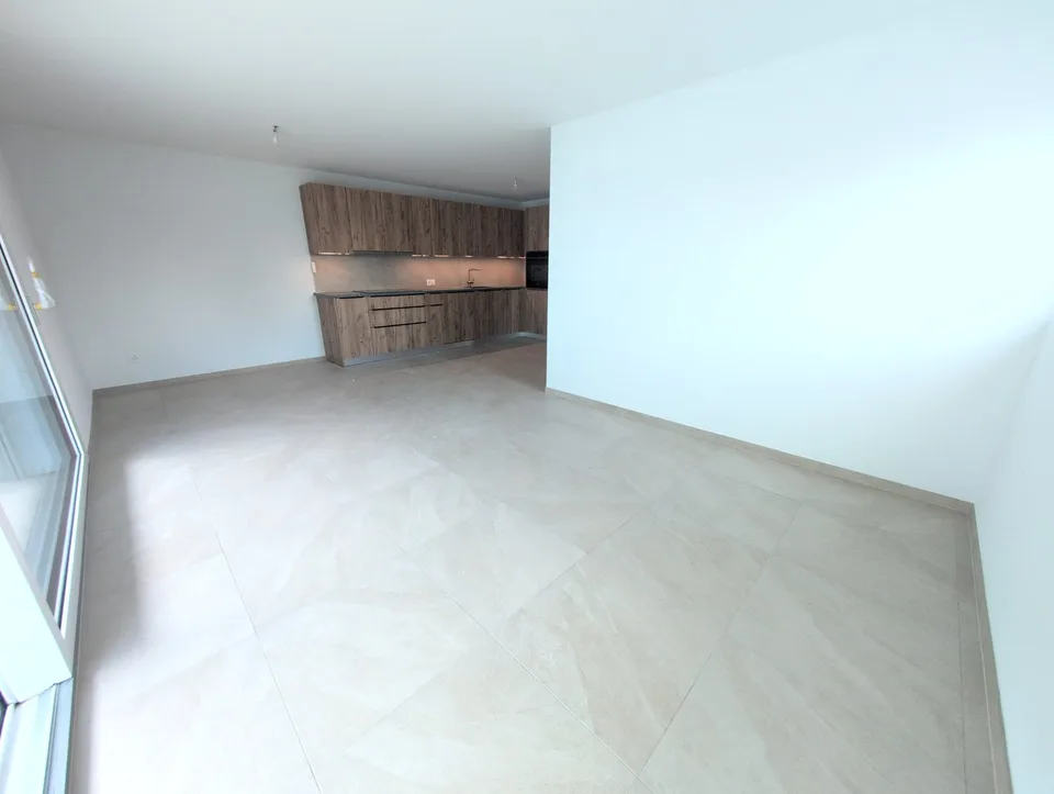 Schöne Gelegenheit! Sehr schönes 3-Zimmer-Apartment mit Terrasse, zu vermieten in Saxon!