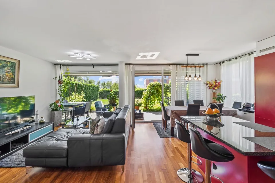 Helles 3.5-Zimmer-Wohnung mit 100 m² Garten. – Foto 2 von 26
