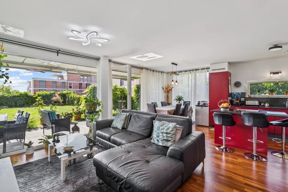 Helles 3.5-Zimmer-Wohnung mit 100 m² Garten. – Foto 3 von 26