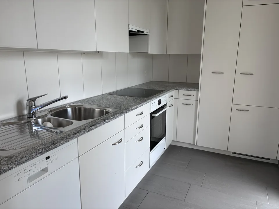 4 1/2-Zimmerwohnung mit 2 Nasszellen und Balkon – Foto 11 von 18