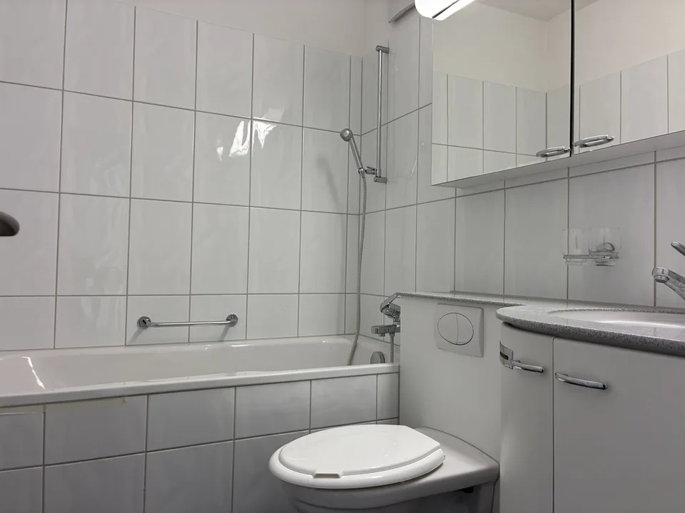 4 1/2-Zimmerwohnung mit 2 Nasszellen und Balkon – Foto 12 von 18