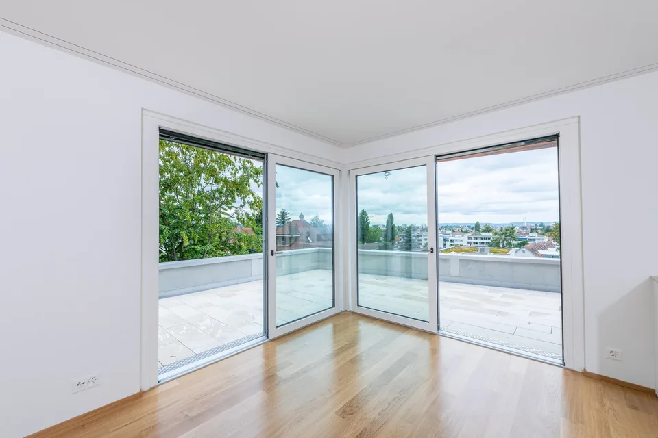 Incantevole appartamento mansardato di 3,5 locali con vista panoramica a Binningen – foto 11 di 12