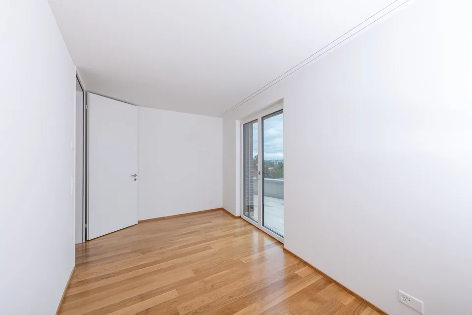 Incantevole appartamento mansardato di 3,5 locali con vista panoramica a Binningen – foto 9 di 12