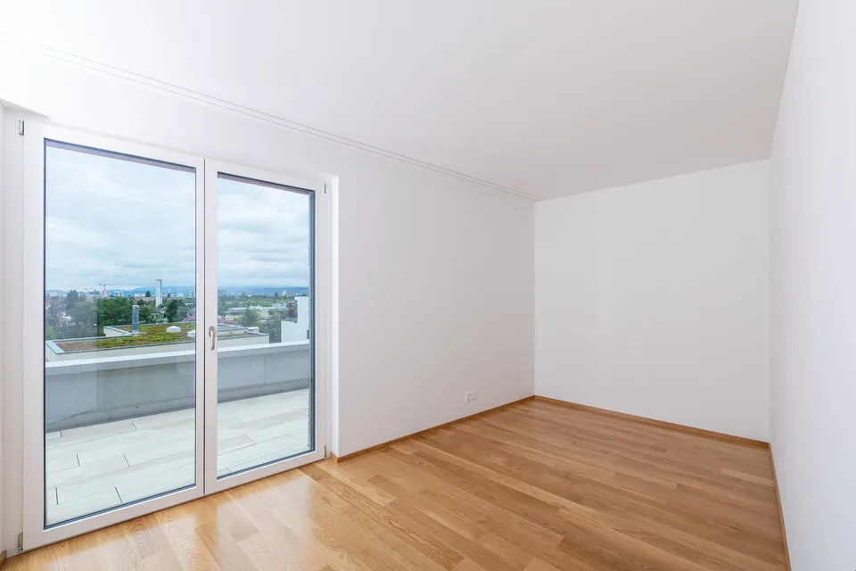 Incantevole appartamento mansardato di 3,5 locali con vista panoramica a Binningen – foto 8 di 12