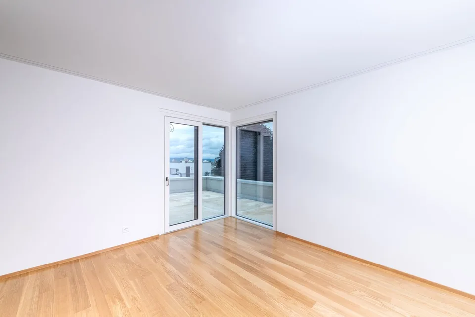 Incantevole appartamento mansardato di 3,5 locali con vista panoramica a Binningen – foto 6 di 12