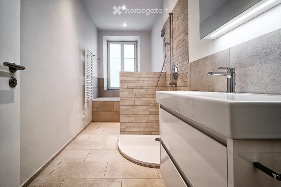Grosszügige 4.5-Zimmer-Ferienwohnung mit Bergblick – Foto 8 von 10