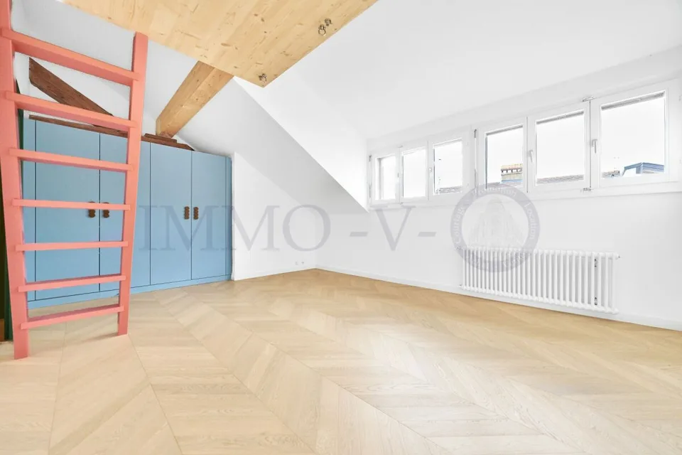 GERÄUMIGE RENOVIERTE PENTHOUSE MIT IDEALER LAGE