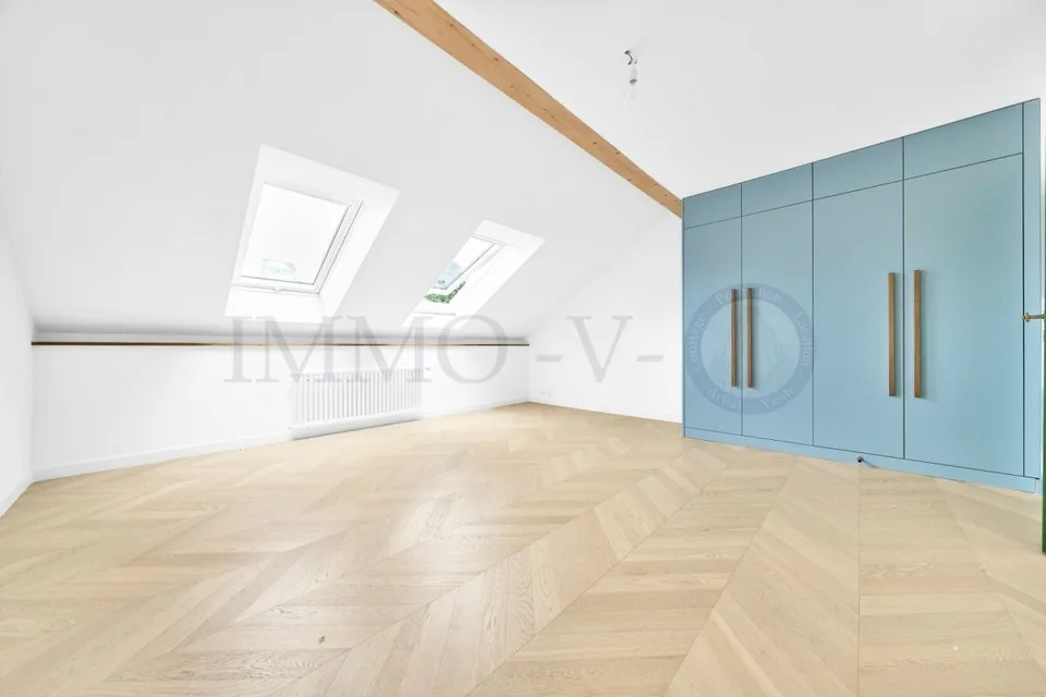 GERÄUMIGE RENOVIERTE PENTHOUSE MIT IDEALER LAGE