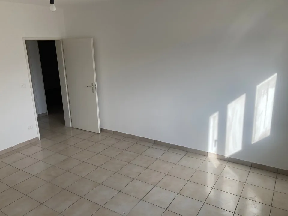Grand appartement 4 pièces avec balcon à Stabio