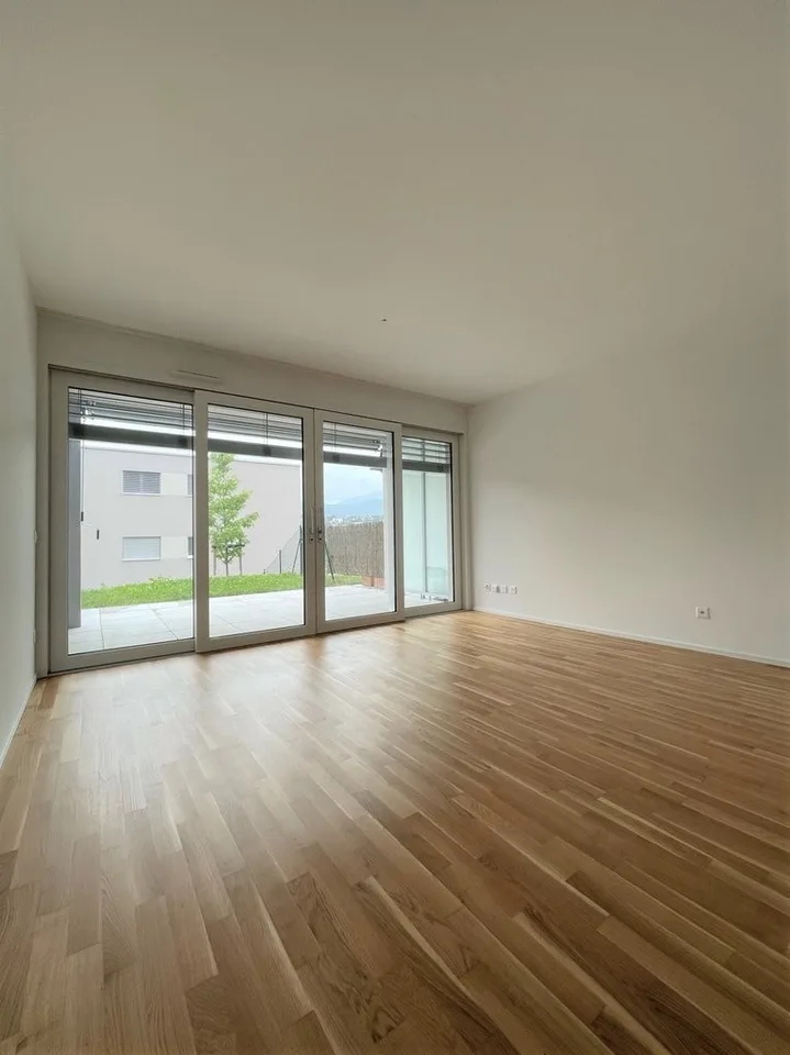 Appartement moderne et lumineux de 3,5 pièces immergé dans le verdure à Pazzallo – photo 5 sur 12